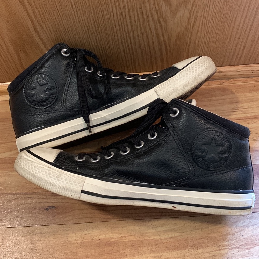 Converse black leather Chuck Taylor Size 8 men’s mid top sneakers EUC